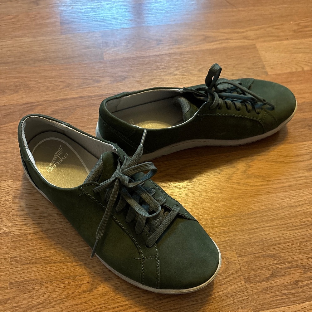 Dansko hunter green sneakers